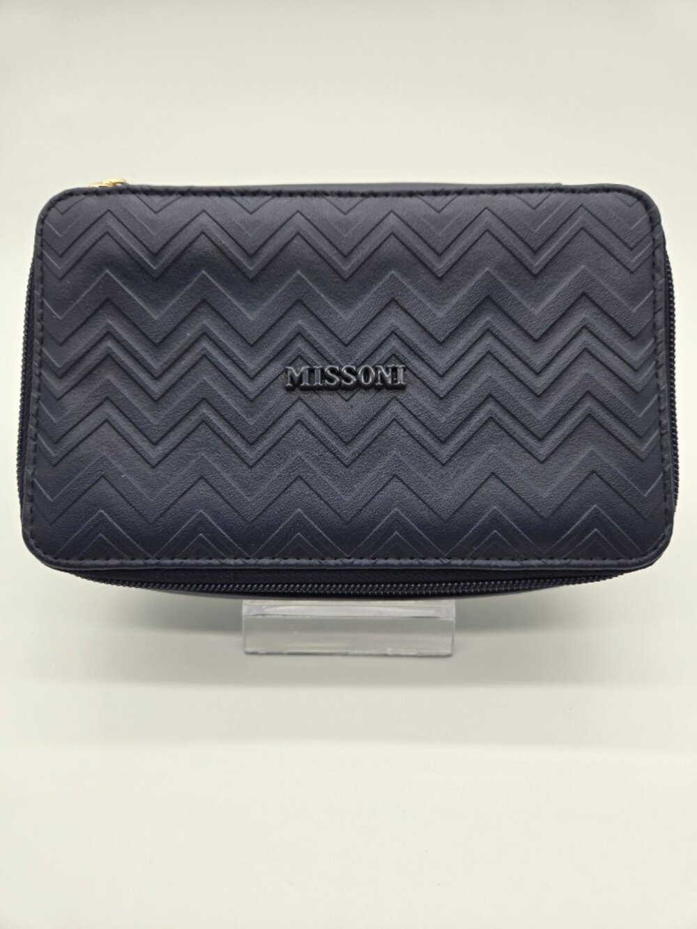 Missoni for Delta Chevron Pattern Navy Blue Travel Case  Zip Closure And Spaciou